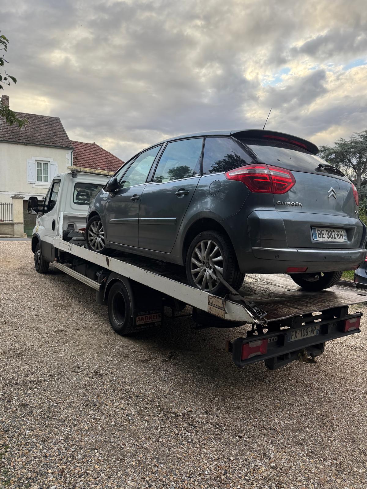 Dépannage auto 24h/24, suivi en temps réel